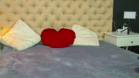 Snapshot of auramilff chatting on 19, 3, 2026 auramilff online show from 19, 3, 2026