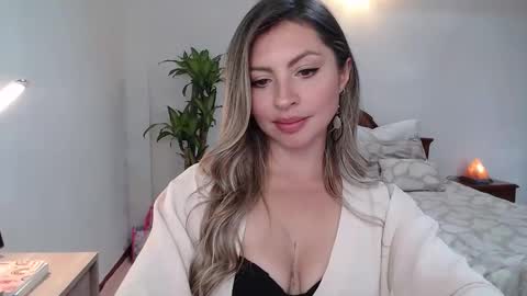 Auri Belle  online show from 6, 11, 2025