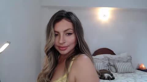 Auri Belle  online show from 13, 11, 2025