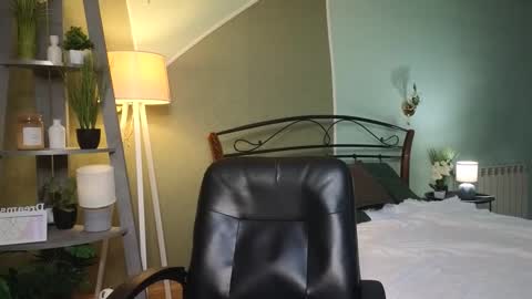 Snapshot of aurora_aksness chatting on 6, 3, 2025 Aurora online show from 6, 3, 2025