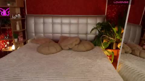 Snapshot of aurora_aksness chatting on 7, 3, 2025 Aurora online show from 7, 3, 2025