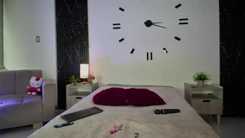 Snapshot of aurora_petitee chatting on 6, 6, 2026 Aurora online show from 6, 6, 2026
