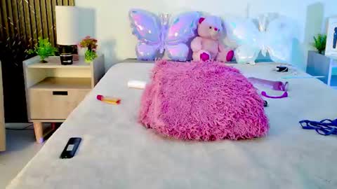 Snapshot of aurora_petitee chatting on 18, 6, 2026 Aurora online show from 18, 6, 2026