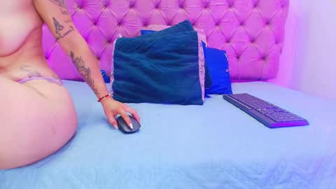 auroraa_miller online show from 18, 9, 2025