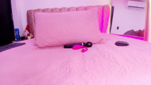 auroraa_miller online show from 18, 12, 2025