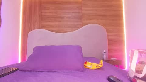 auroraa_miller online show from 5, 3, 2026