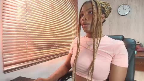 Snapshot of aurorabrow chatting on 17, 9, 2025 Ariana online show from 17, 9, 2025