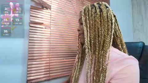 Snapshot of aurorabrow chatting on 29, 9, 2025 Ariana online show from 29, 9, 2025