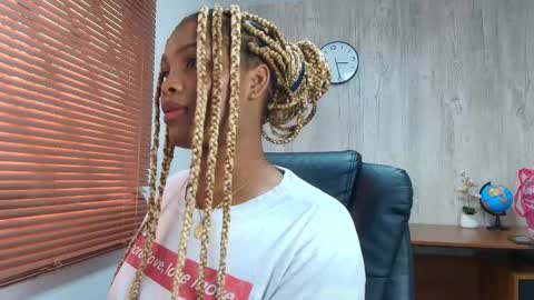 Snapshot of aurorabrow chatting on 3, 10, 2025 Ariana online show from 3, 10, 2025