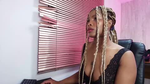 Snapshot of aurorabrow chatting on 12, 10, 2025 Ariana online show from 12, 10, 2025