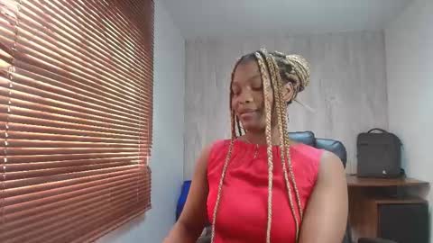 Snapshot of aurorabrow chatting on 27, 10, 2025 Ariana online show from 27, 10, 2025