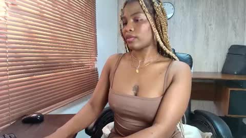 Snapshot of aurorabrow chatting on 29, 10, 2025 Ariana online show from 29, 10, 2025