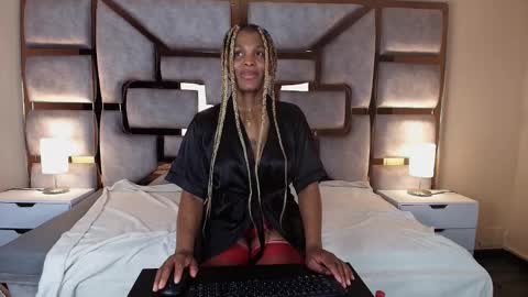 Snapshot of aurorabrow chatting on 18, 11, 2025 Ariana online show from 18, 11, 2025