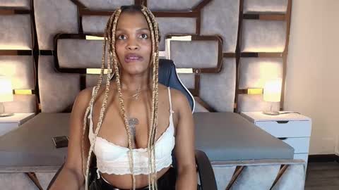 Snapshot of aurorabrow chatting on 24, 11, 2025 Ariana online show from 24, 11, 2025