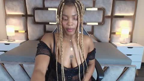 Snapshot of aurorabrow chatting on 25, 11, 2025 Ariana online show from 25, 11, 2025