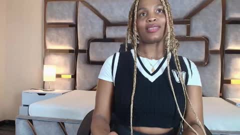 Snapshot of aurorabrow chatting on 27, 11, 2025 Ariana online show from 27, 11, 2025