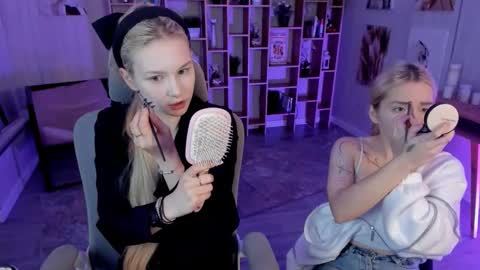 aurorawrenfield online show from 20, 9, 2025