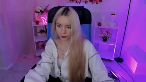 aurorawrenfield online show from 23, 9, 2025