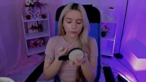 aurorawrenfield online show from 29, 9, 2025