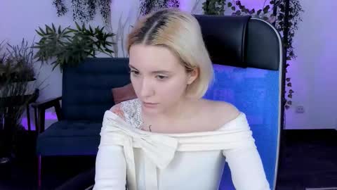 aurorawrenfield online show from 5, 12, 2025