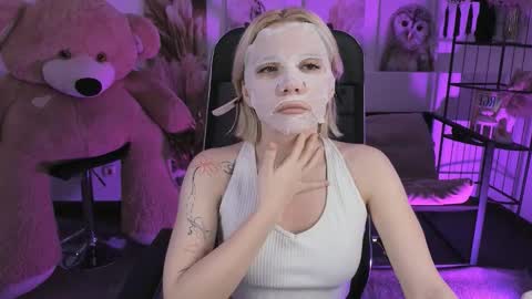 aurorawrenfield online show from 23, 12, 2025