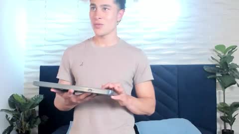 Snapshot of austinjones_ chatting on 15, 2, 2026 Austin online show from 15, 2, 2026