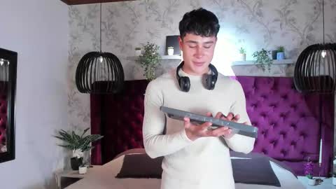 Snapshot of austinjones_ chatting on 18, 2, 2026 Austin online show from 18, 2, 2026