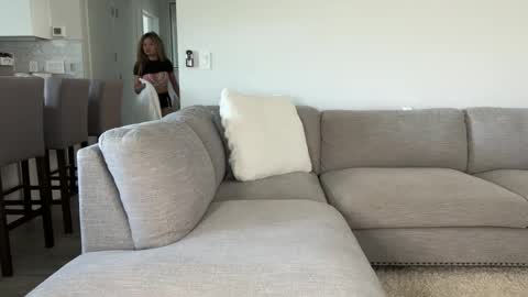 Little Ava  online show from 28, 4, 2026