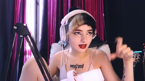 Snapshot of avi_nile chatting on 20, 9, 2025 Avriel online show from 20, 9, 2025