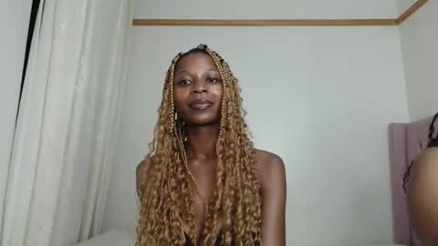 Snapshot of avian_babe chatting on 20, 12, 2025 Avian online show from 20, 12, 2025