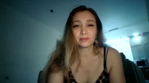 Snapshot of avinelra chatting on 17, 6, 2026 avinelra online show from 17, 6, 2026