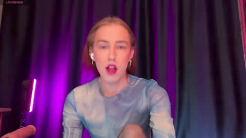 avril_pearly_ online show from 15, 12, 2025