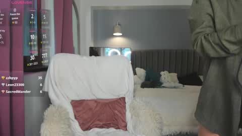 Snapshot of awesome_jolie chatting on 3, 10, 2025 Jolie online show from 3, 10, 2025