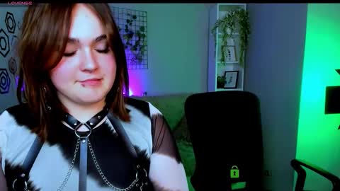 Snapshot of awesomemonica chatting on 12, 10, 2025 monica online show from 12, 10, 2025