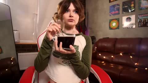 Snapshot of awondrr chatting on 6, 3, 2025 Alice online show from 6, 3, 2025