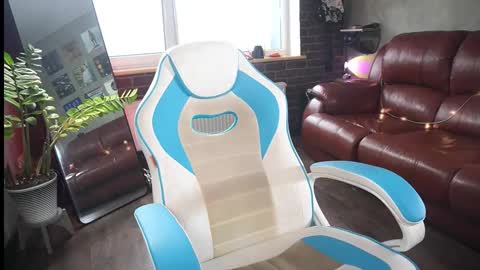 Snapshot of awondrr chatting on 21, 10, 2025 Alice online show from 21, 10, 2025