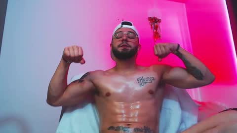 Independiente Model online show from 30, 10, 2025