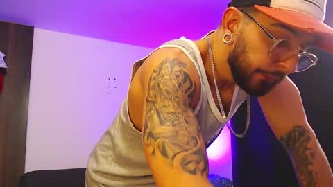 Independiente Model online show from 2, 12, 2025