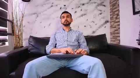 Axel Moon online show from 3, 11, 2025