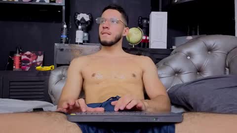 Axel  online show from 5, 6, 2026