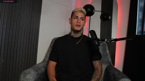 Snapshot of axel_villa chatting on 10, 12, 2024 Agustin online show from 10, 12, 2024