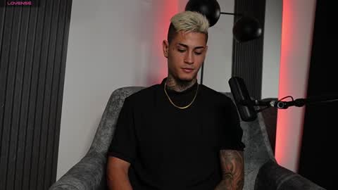 Snapshot of axel_villa chatting on 10, 12, 2024 Agustin online show from 10, 12, 2024