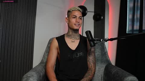 Snapshot of axel_villa chatting on 13, 12, 2024 Agustin online show from 13, 12, 2024