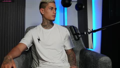 Snapshot of axel_villa chatting on 17, 12, 2024 Agustin online show from 17, 12, 2024