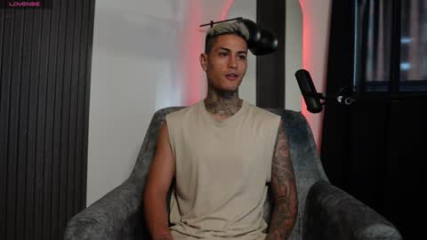 Snapshot of axel_villa chatting on 4, 1, 2025 Agustin online show from 4, 1, 2025