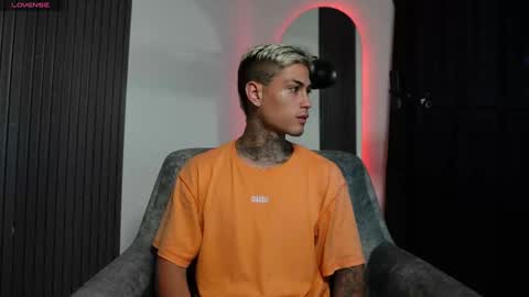 Snapshot of axel_villa chatting on 7, 1, 2025 Agustin online show from 7, 1, 2025