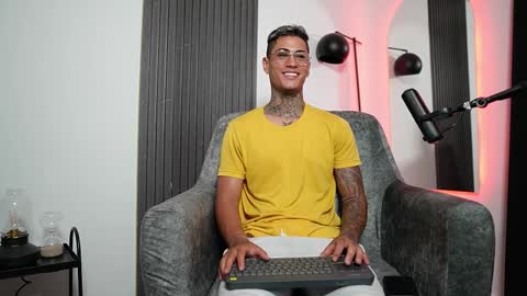 Snapshot of axel_villa chatting on 13, 2, 2025 Agustin online show from 13, 2, 2025