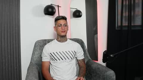 Snapshot of axel_villa chatting on 18, 2, 2025 Agustin online show from 18, 2, 2025