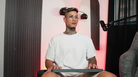 Snapshot of axel_villa chatting on 5, 3, 2025 Agustin online show from 5, 3, 2025