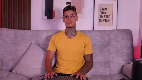 Snapshot of axel_villa chatting on 8, 3, 2025 Agustin online show from 8, 3, 2025